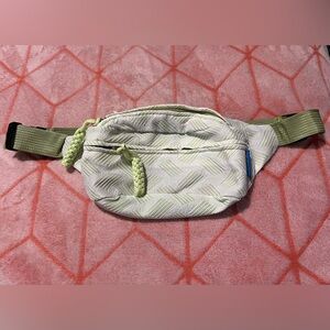 Sporty Belt Bag ✨NWOT✨